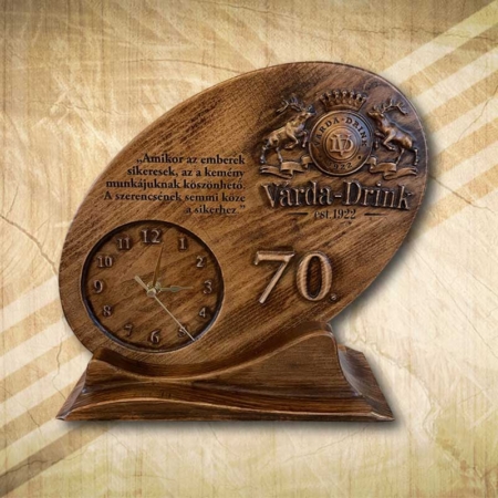 Egyedi fa óra cégeknek