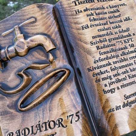 Személyes ajándék cégvezetőnek a kollégáktól